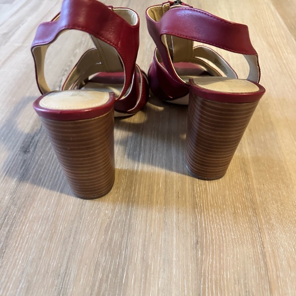 Michael Kors Sandal - Picture 4 of 4